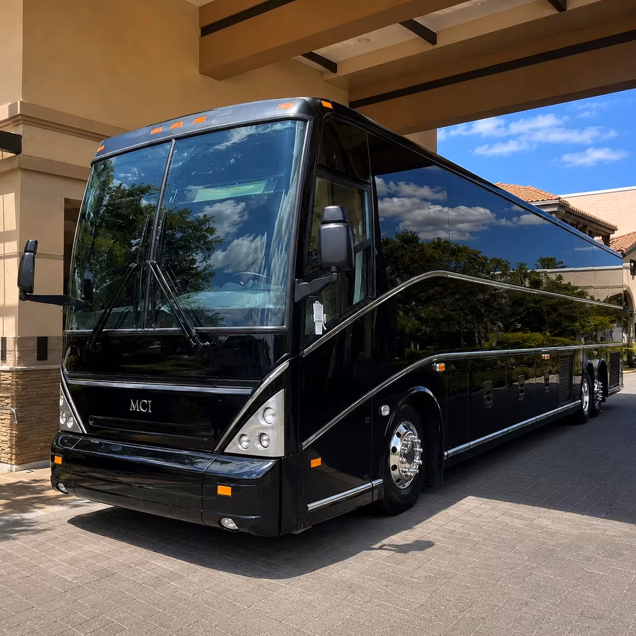 sports team fan charter bus rentals in tuscaloosa