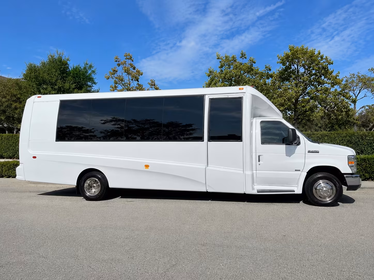 tuscaloosa minibus rentals for arts and museum field trips